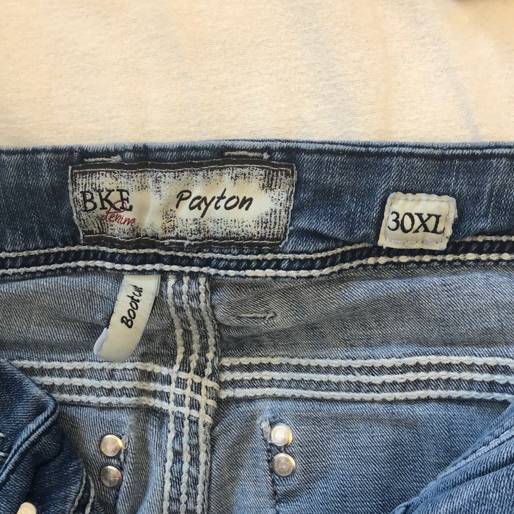 Adorable women’s Buckle Jeans!